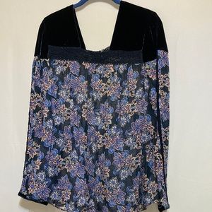 SUNDANCE NWOT NAVY VELVET AND BLUE FLORAL PATTERN BLOUSE